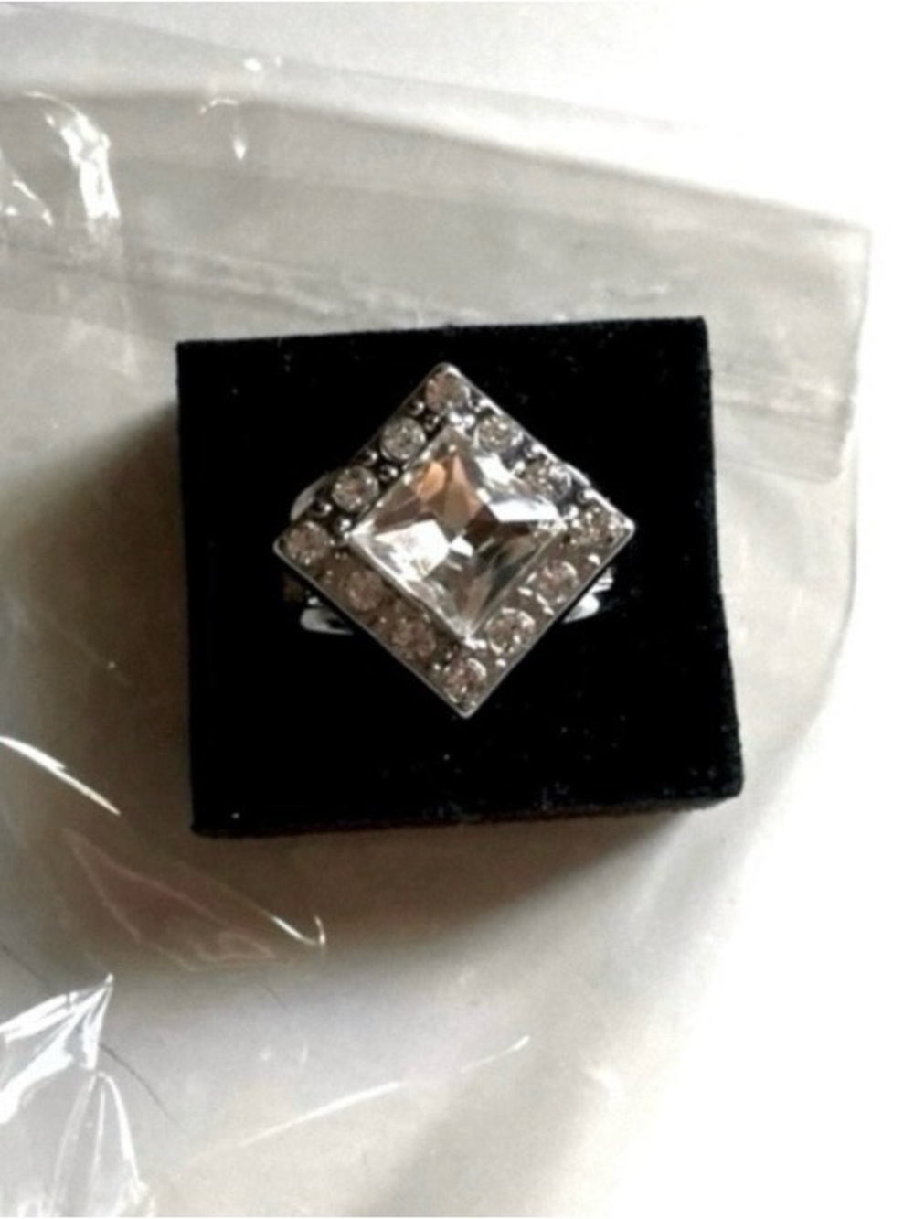 Paparazzi Geometric Rhinestone Jewelry Set - Picture 13 of 15